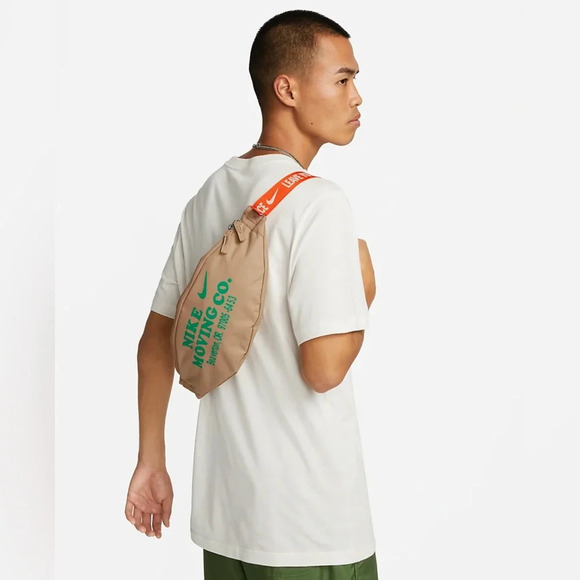 Nike Other - Nike Heritage Belt Bag 🤎